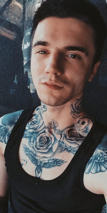 hiii :))) 
#tattos #man #nl #Tattosblack #tattoblack #uk #Italy https://t.co/5nenJOj6ZC