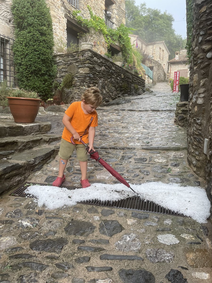 begetti's tweet photo. @eltempsTV3 i després pedregada https://t.co/WaWRNm1R4t