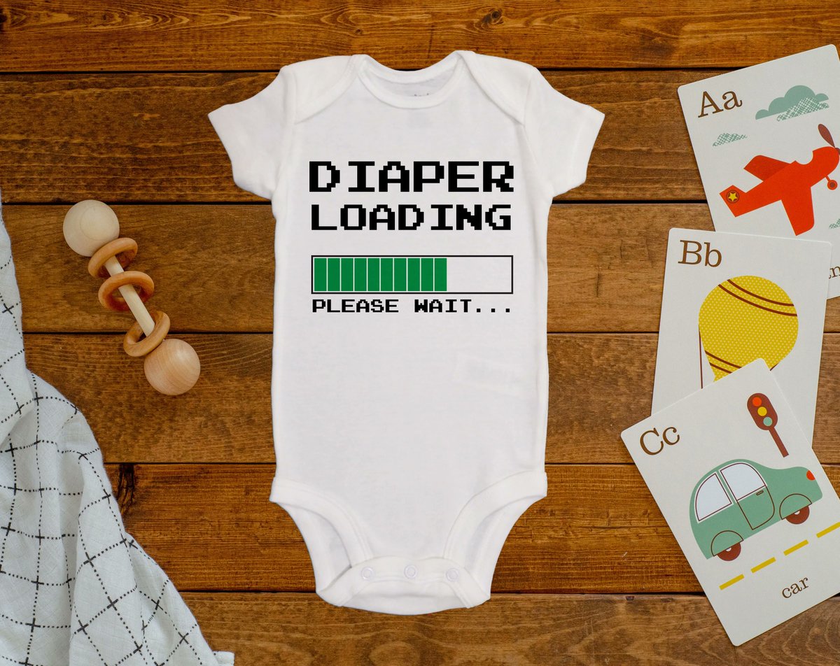 kateandmeri's tweet image. This onesie would make for the perfect picture when your baby starts pulling their signature &quot;pooping face&quot; 😂

#customonesie #diaperloading #cutebaby #babyface #custombabyoutfit