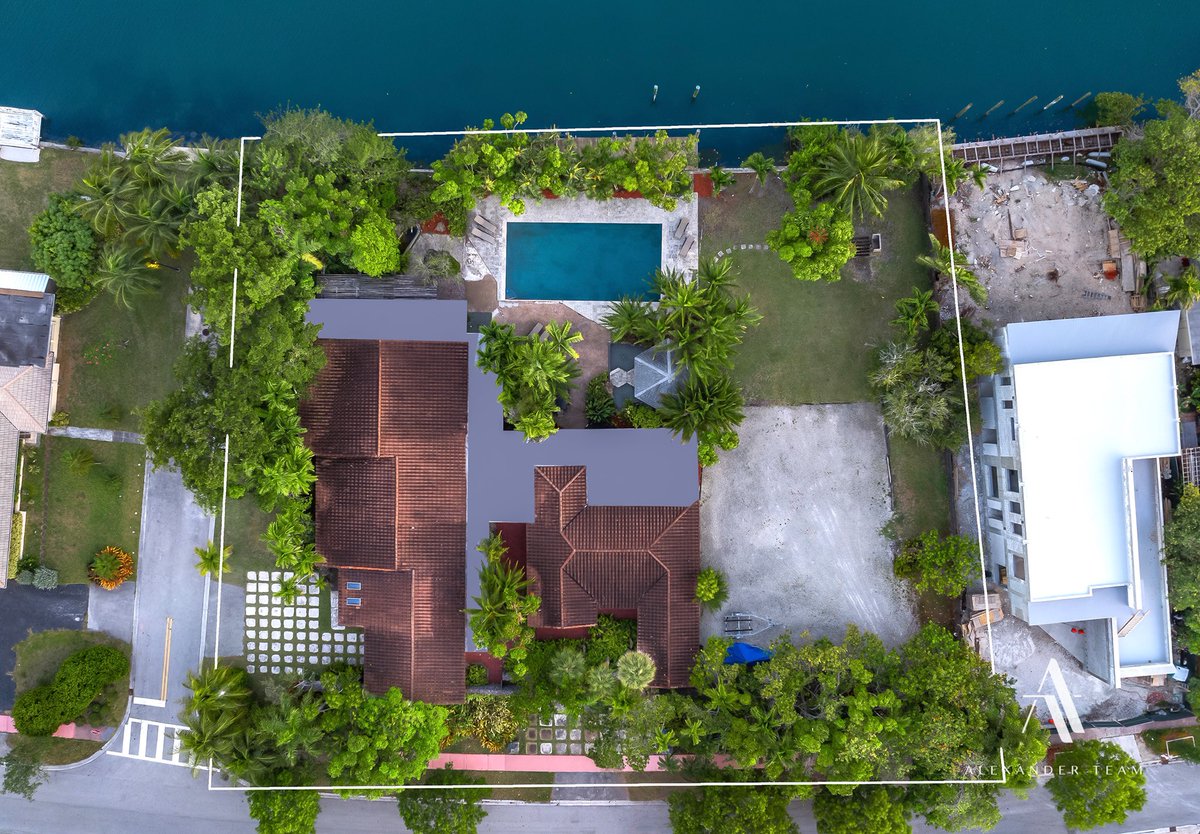 AlexanderTeamRE's tweet photo. #Waterfront Property in Miami Beach 📍900 S Shore Drive - Normandy Isles - Price: $8.75 Million
This extraordinary oversized 33,368 square foot property located in #MiamiBeach’s, #NormandyIsles, offers an impressive 170-feet of water-frontage with access to Biscayne Bay. #Miami https://t.co/4c6EGTZdAa