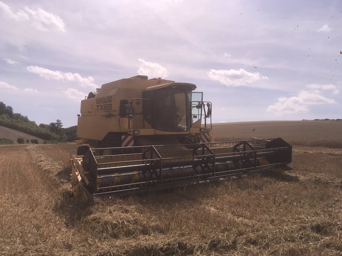 sbneveux's tweet photo. En avant première, après une année supplémentaire de bons et loyaux services notre @NewHollandAgFr #Tx68+ sera prochainement disponible pour rendre heureux un nouveau propriétaire...
Serez-vous cette personne chanceuse ? N’hésitez pas à me contacter ! https://t.co/aZmqZzSgJc
