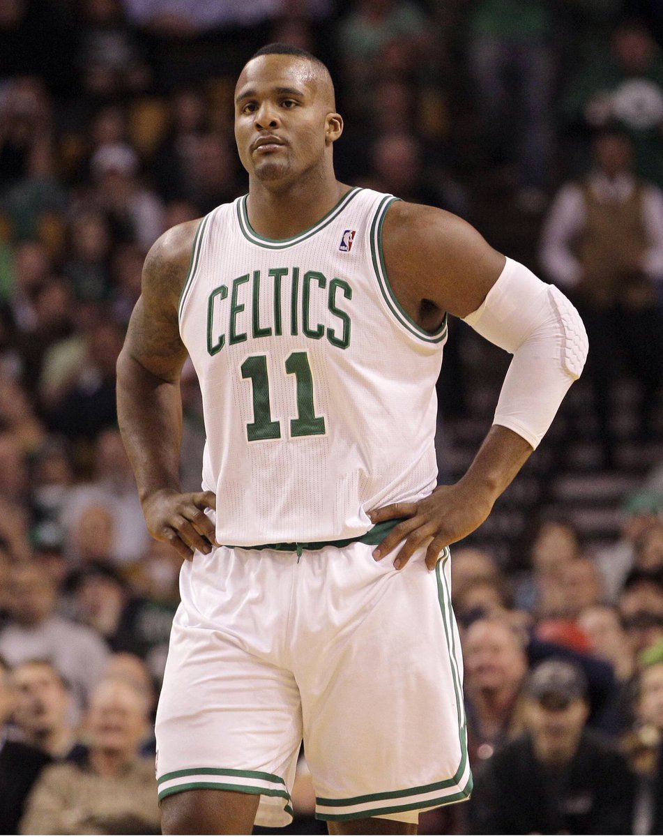 LegionHoops's tweet photo. Glen Davis on Celtics fans having a reputation with racism:

“Boston never showed me racism. You know it’s there, you feel it… but they never showed it to me because I was like one of their own.”

(via @djvlad, https://t.co/3EVnX3yB9r) https://t.co/I5MiPW35RF