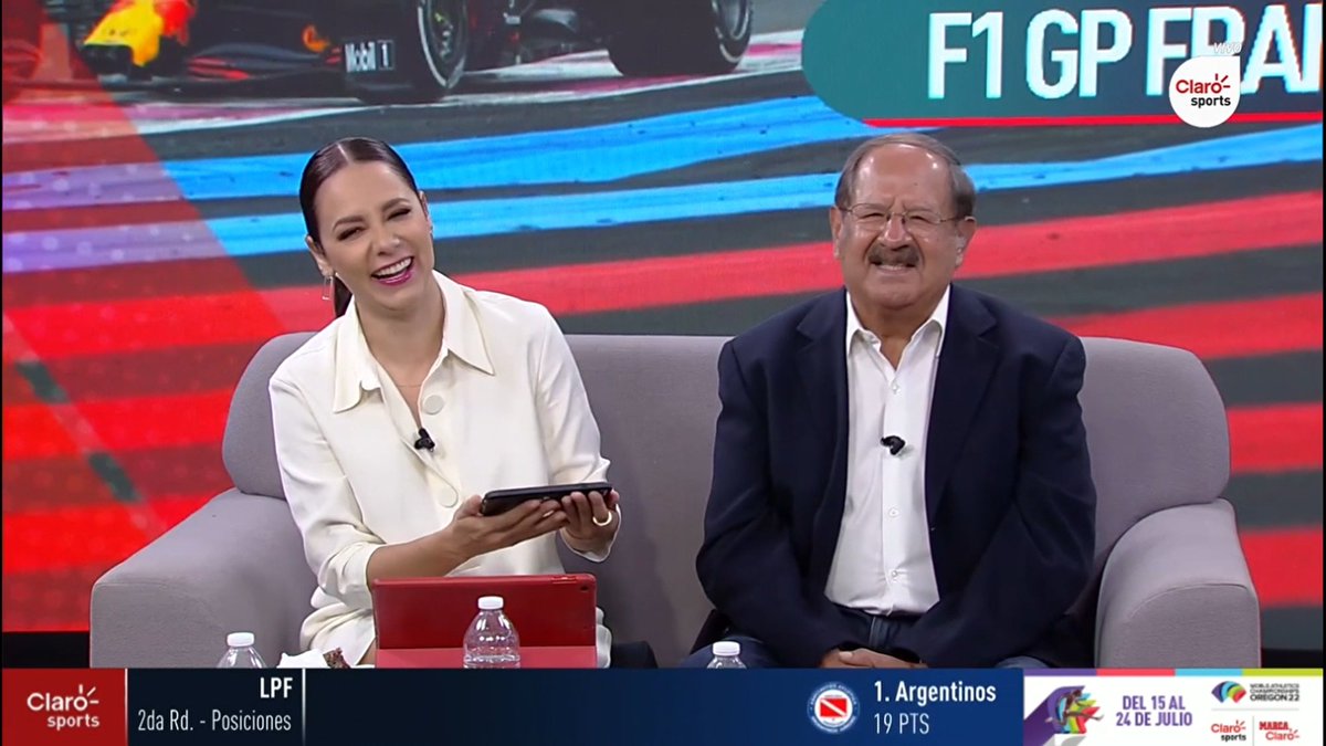 Bega1118's tweet photo. Niña @JACKIE_FELIX como eres de traviesa, otro poco le da algo al #CapoDiCapi del deportato motore, il grande Padrino @MarcoTolama. 😵Hasta hiciste que abriera sus ojitos bellos. 👀!
Un saludo a ambos!! 😘🌹🌹
Et allez allez Checooo!!!🏎️💨 https://t.co/ed02GpZBGC