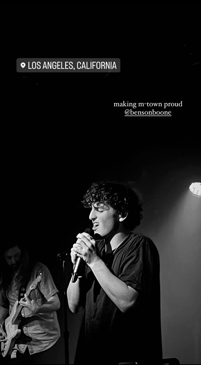 (21/07) - Benson Boone se apresentando ontem em Los Angeles.