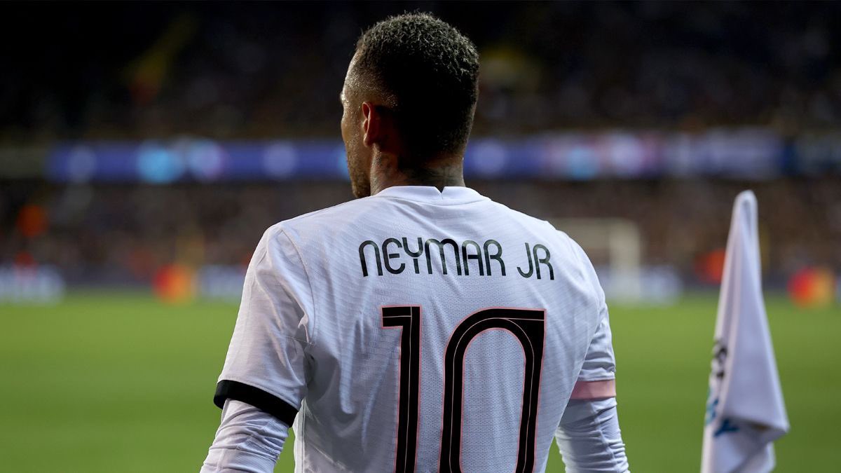 MediaParisien's tweet photo. 🇧🇷 Neymar restera non seulement au PSG, mais il est enthousiasmé par l'avenir du club et de l'équipe nationale. 

🗣 Il a beaucoup parlé avec son nouvel entraîneur Christophe Galtier de tactique et de positionnement !

@gabe_carneiro https://t.co/uWEPAhGSuX