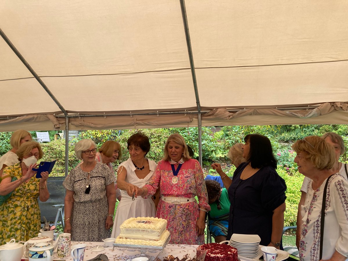 Winchester Women Graduates and other BFWG members celebrating WWG 50 years