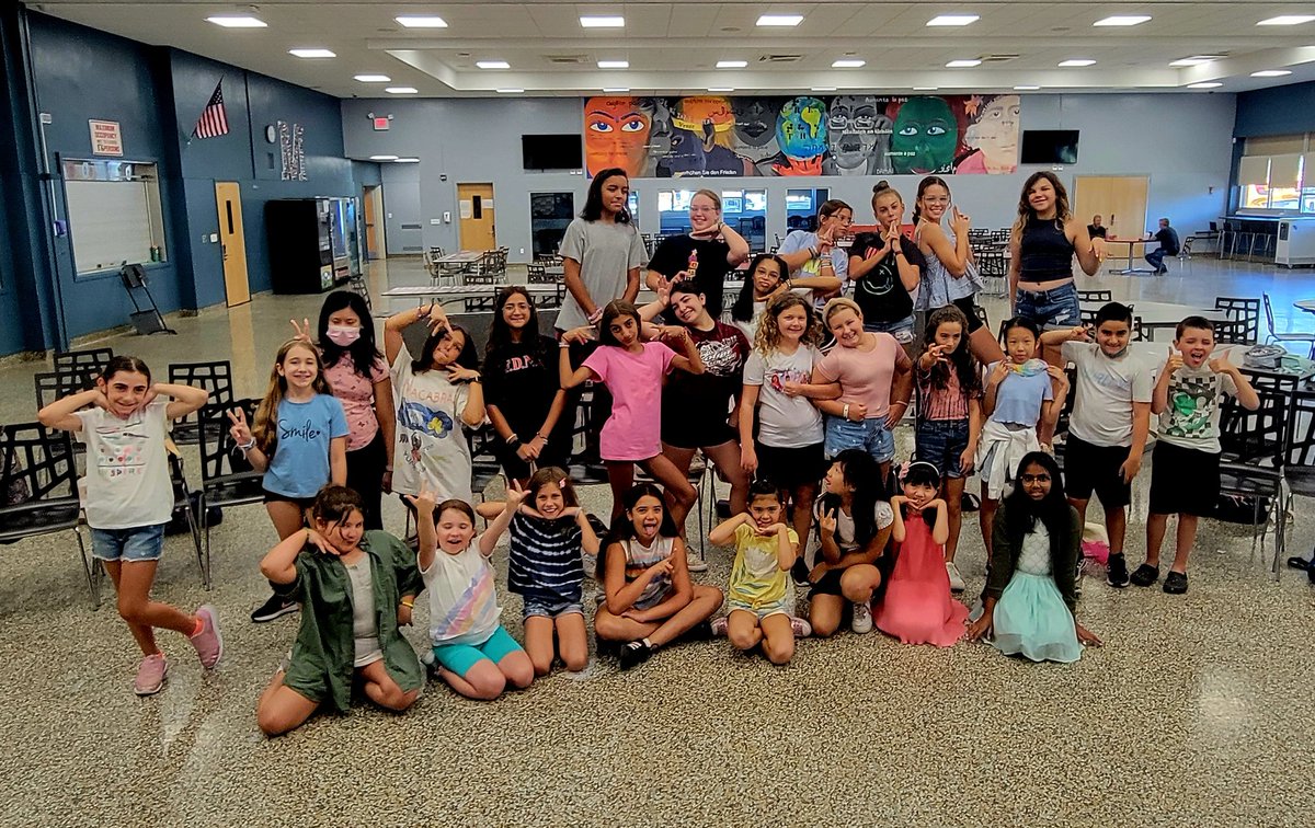 MineolaFineArts's tweet photo. Summer Arts Camp 2022 was a huge success.  Thank you to all the teachers and student workers who made the magic happen. #MineolaProud https://t.co/Tlw0YWicPZ