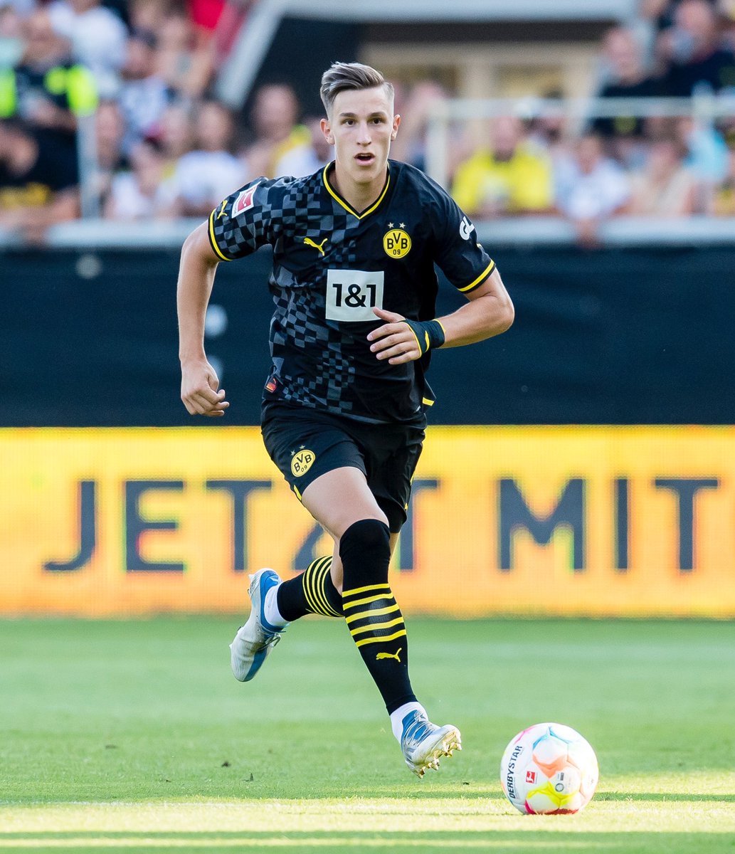 Dortmund_French's tweet photo. ⏱ MI-TEMPS!
DORTMUND 0-1 VILLARREAL
Bien que le #BVB maîtrise bien son sujet, Villarreal mène à la pause. #BVBVCF https://t.co/2vV7l0Lh8W