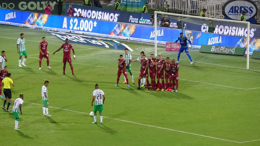NacionalsPasion's tweet photo. "Por Liga colombiana, Deportes Tolima y Atlético Nacional se enfrentaron en 233 ocasiones,con 70 victorias para los ‘pijaos’ contra 100 de los verdolagas y 63 empates.
En cuanto a goles marcados,el equipo "vinotinto" celebró en 286 oportunidades frente a 344 de los antioqueños". https://t.co/AaHaf7WZ5P
