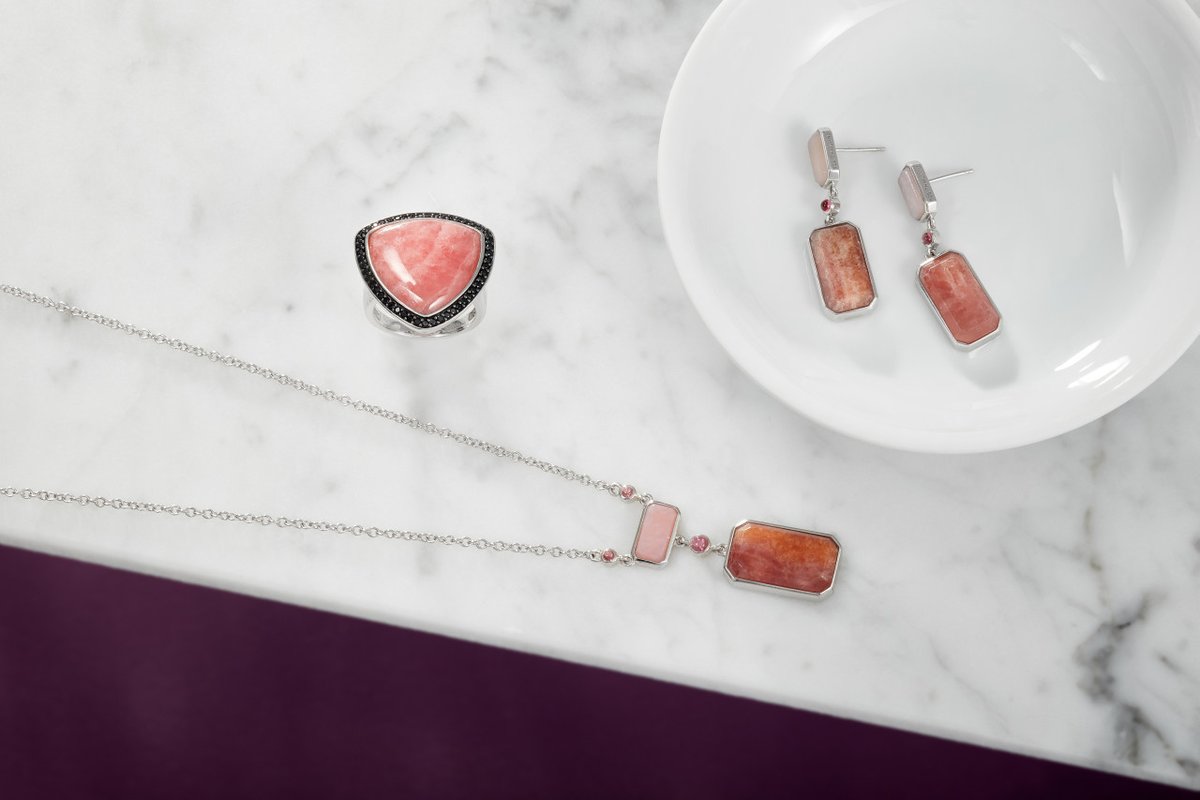 benbridgejwlr's tweet photo. Ben Bridge proudly presents the Lisa Bridge Collection. A fifth-generation Bridge family member, Lisa is a certified gemologis... #ForLifeBenBridge #BenBridge #YourPersonalJeweler #lisabridgecollection #gemologist #jewelrydesigner #unique #design #jewelrycollection #fashionable https://t.co/OuVQKhGsOK