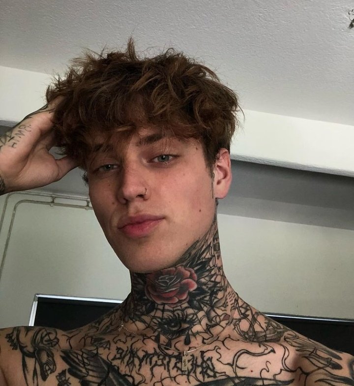 ⁣　　⁣

                       Kunimi   Akira 
                       bostero. 1995'
                      #anitwt #hqrp
      
                          ¿ ♡ + ↺ ?