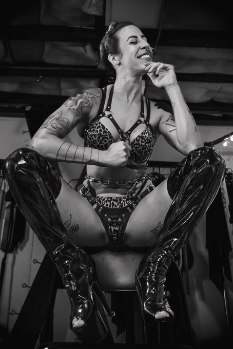 Y'all!!!! Tonight will be LIT https://t.co/h5jrUdnGsP for tickets! Catch the last show ever! https://t<a href="/tag/burleoke"class="tags"><span>#burleoke</span></a>