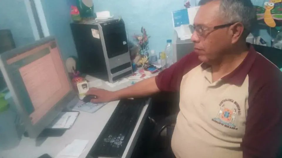 CMeMe_Timotes's tweet photo. La contraloría municipal del municipio Miranda del estado Bolivariano de Mérida continua brindando apoyo para la realización de la actualización de Declaración Jurada de Patrimonio, a las máximas autoridades para que cumplan con dicho requisito. https://t.co/4pX3fGiVaT