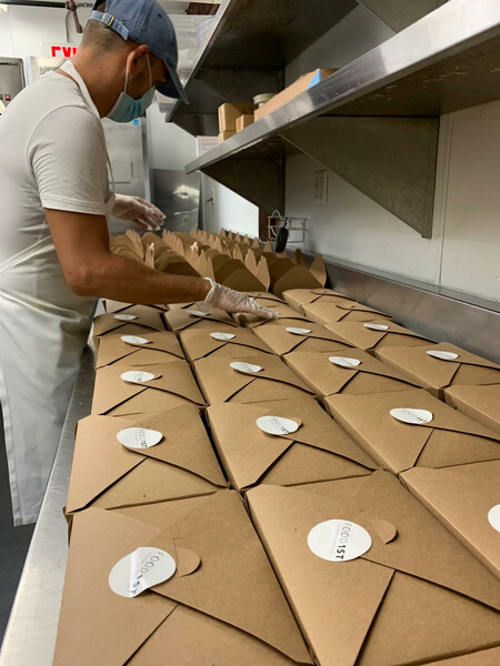 Cooked, sealed, and ready for delivery! We can’t wait for our #NYC community to receive their meals. Tap the link below to donate to our cause. food1stfoundation.org/how-to-help/do…