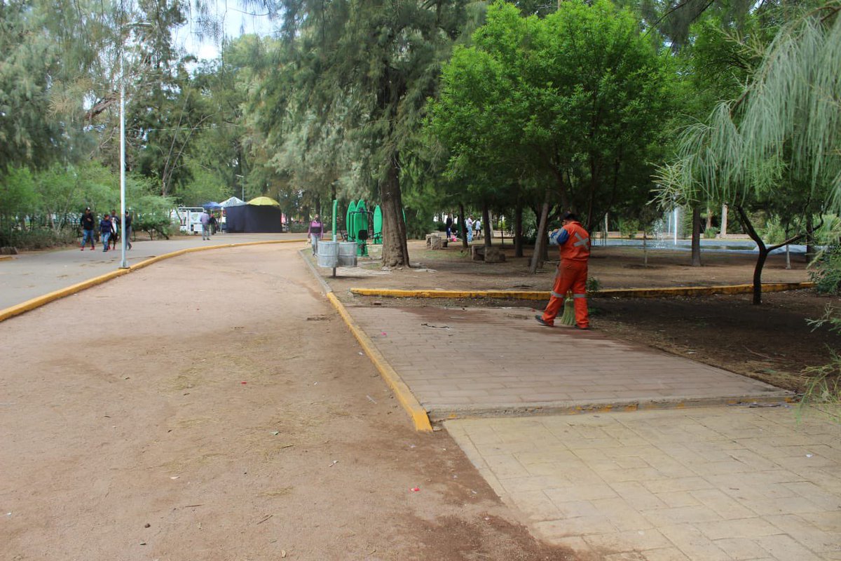 JorgeSalum's tweet photo. Agradezco a @_ErnestoRios y @CesarRosalesDgo junto a todo su equipo @InspectoresDGO así como a los diversos liderazgos al interior de nuestro querido Parque Guadiana quienes, a través del diálogo, lograron retirar de esta zona protegida, un puesto que invadía zona no comercial. https://t.co/WeM3IeeHUf