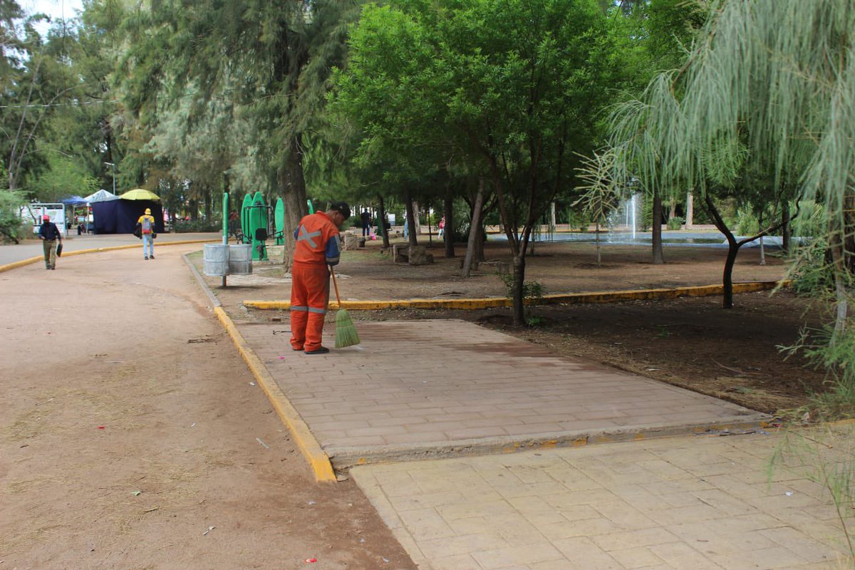 JorgeSalum's tweet photo. Agradezco a @_ErnestoRios y @CesarRosalesDgo junto a todo su equipo @InspectoresDGO así como a los diversos liderazgos al interior de nuestro querido Parque Guadiana quienes, a través del diálogo, lograron retirar de esta zona protegida, un puesto que invadía zona no comercial. https://t.co/WeM3IeeHUf