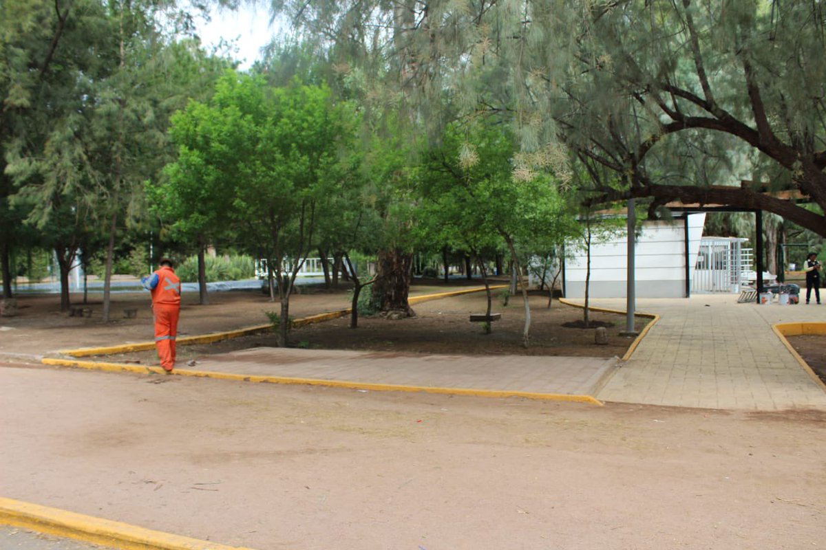 JorgeSalum's tweet photo. Agradezco a @_ErnestoRios y @CesarRosalesDgo junto a todo su equipo @InspectoresDGO así como a los diversos liderazgos al interior de nuestro querido Parque Guadiana quienes, a través del diálogo, lograron retirar de esta zona protegida, un puesto que invadía zona no comercial. https://t.co/WeM3IeeHUf