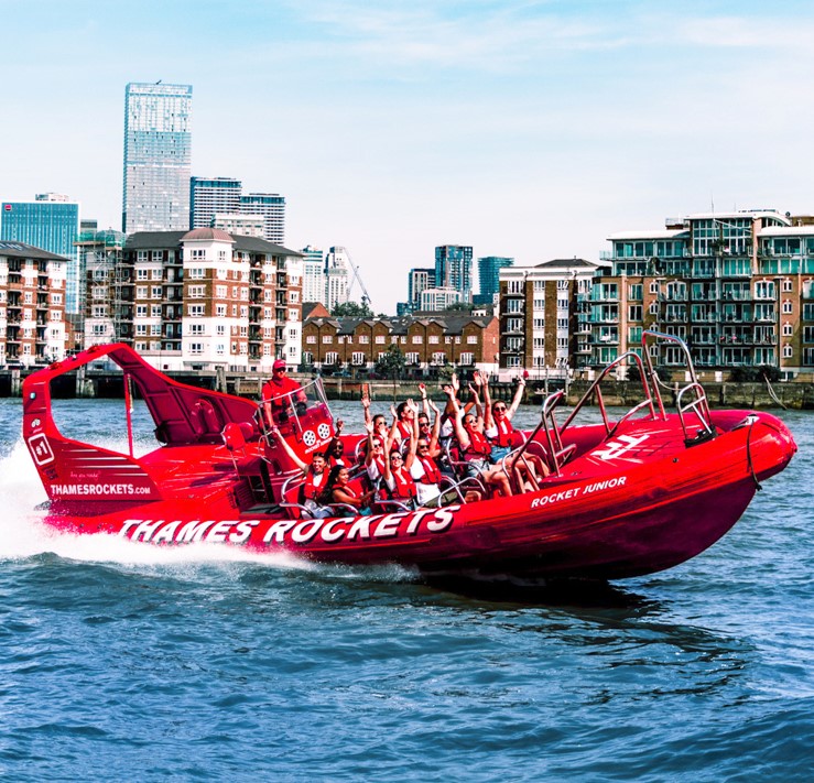 unionjackclub's tweet photo. A huge thank you to #thamesrockets for supporting UJC members when tomorrow, in our Saturday Club eshot, we launch (geddit?!) a brilliant new 20% discount for Mon-Thurs rides on the https://t.co/04qoW1Yrka. Anyone fancy a doughnut? https://t.co/HfAuIYzCFq