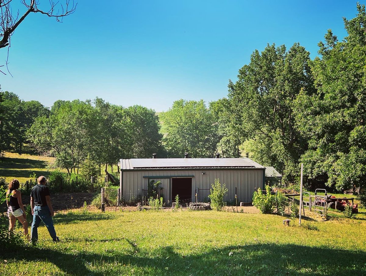 GCReVOLT11's tweet photo. ONLINE! At @GCReVOLT11 we don’t horse around about solar. Check out this 9kw system constructed on the top of a horse barn that feeds into the Waugh’s residence and outbuildings. #solar #gridtie #happyhorses #publicpower #oppd #netzero #netmeter #monsterelectric #revolt https://t.co/4xOpEPV9T9