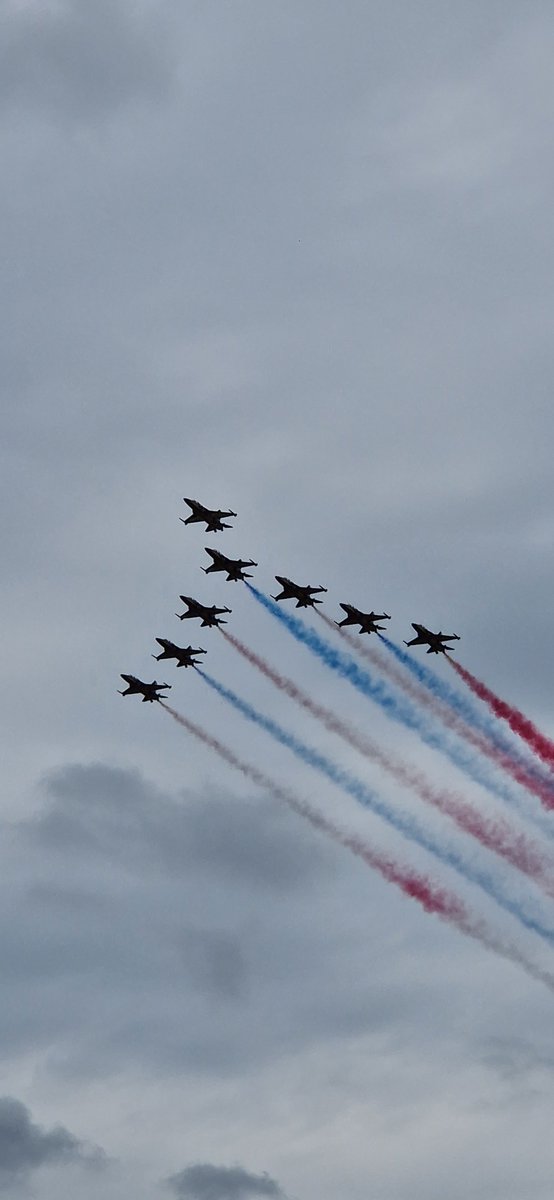 colinmmason's tweet photo. Korean Black Eagles at Farnborough Airshow today - no Red Arrows though :( https://t.co/yNCU9oRkk8