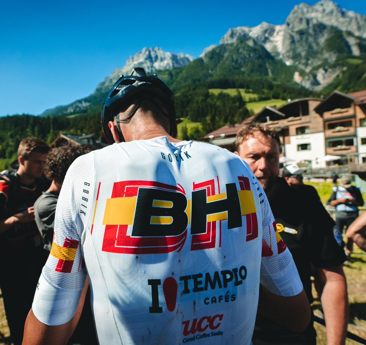 Valeromtb's tweet photo. Este fin de semana nos espera una carrera muy especial. 

Nos vamos para Candeleda a correr los Campeonatos de España. 

Vamos a luchar por llevar un año más la 🇪🇸 por el mundo 💪

@bhtemplocafes @bh_bikes @templocafesoficial @plenitude_espana @shimanospain 

📷 @bikersincontrol https://t.co/grlvaVvrc0