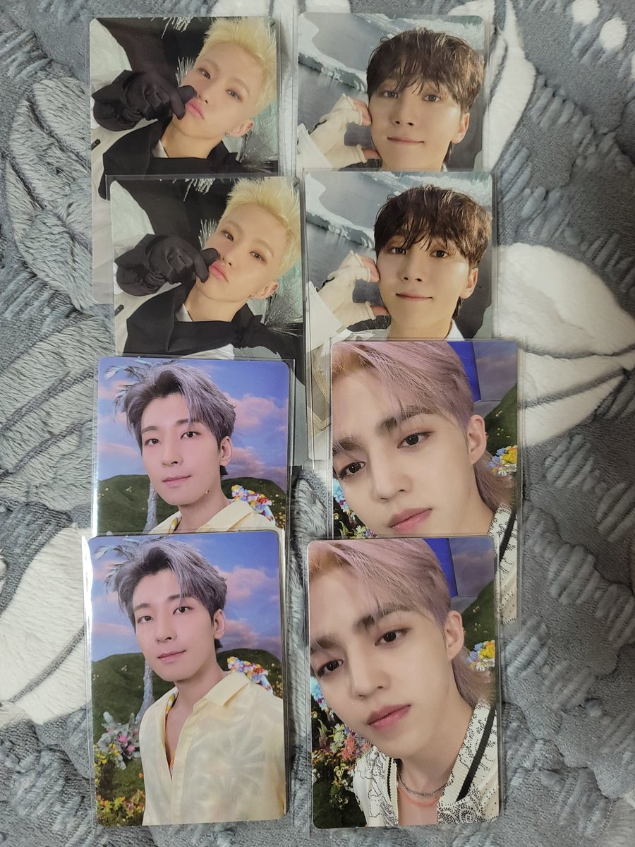 아니 위버스.... 나한테 이러기냐...ㅜ 많이 안샀다고 중복 파티 주기 있냐...?ㅠ 특전도 중복 주고ㅠㅠㅠ 너무했어....흑...ㅜ