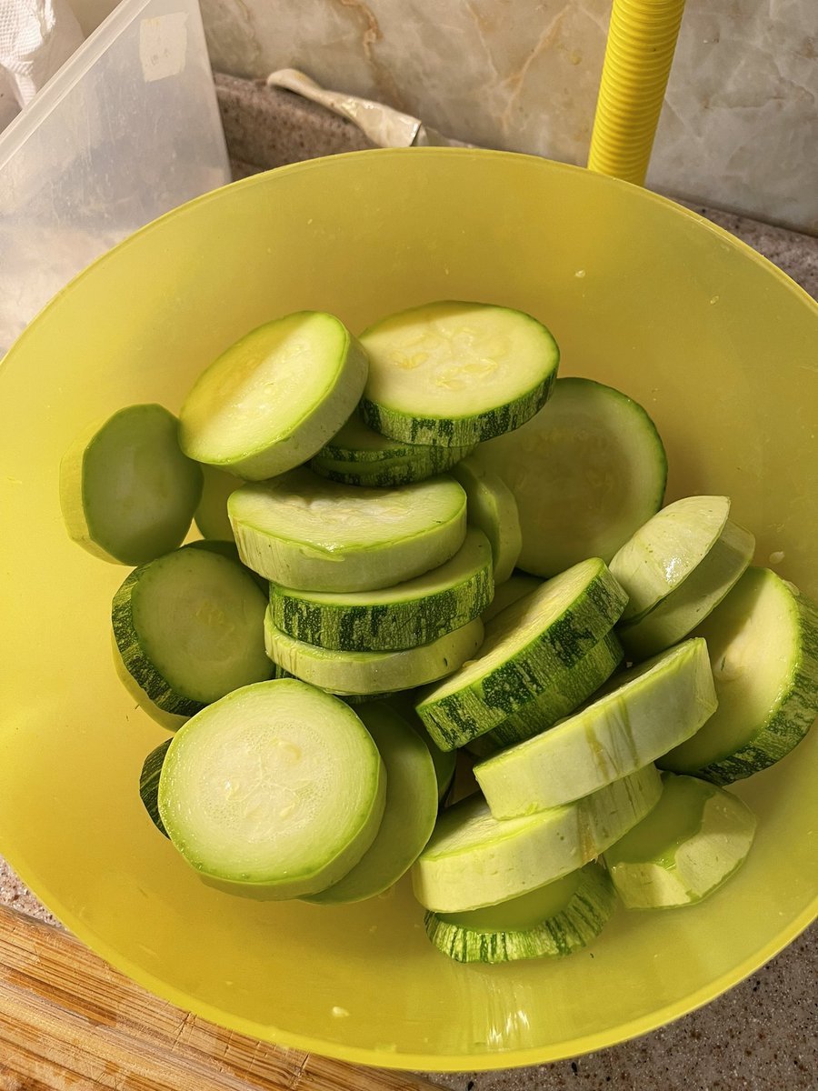 moxtima's tweet image. #кабачки поспели. И так до октября:)