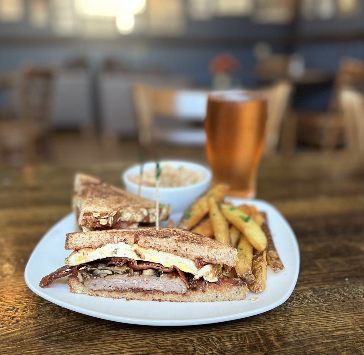 It’s Friday &amp; our Irish Breakfast Sammy is served all day. Stop in &amp; see us. #thegrafton #lincolnsquarechicago #irishbreakfast #fridayfeels #chicago