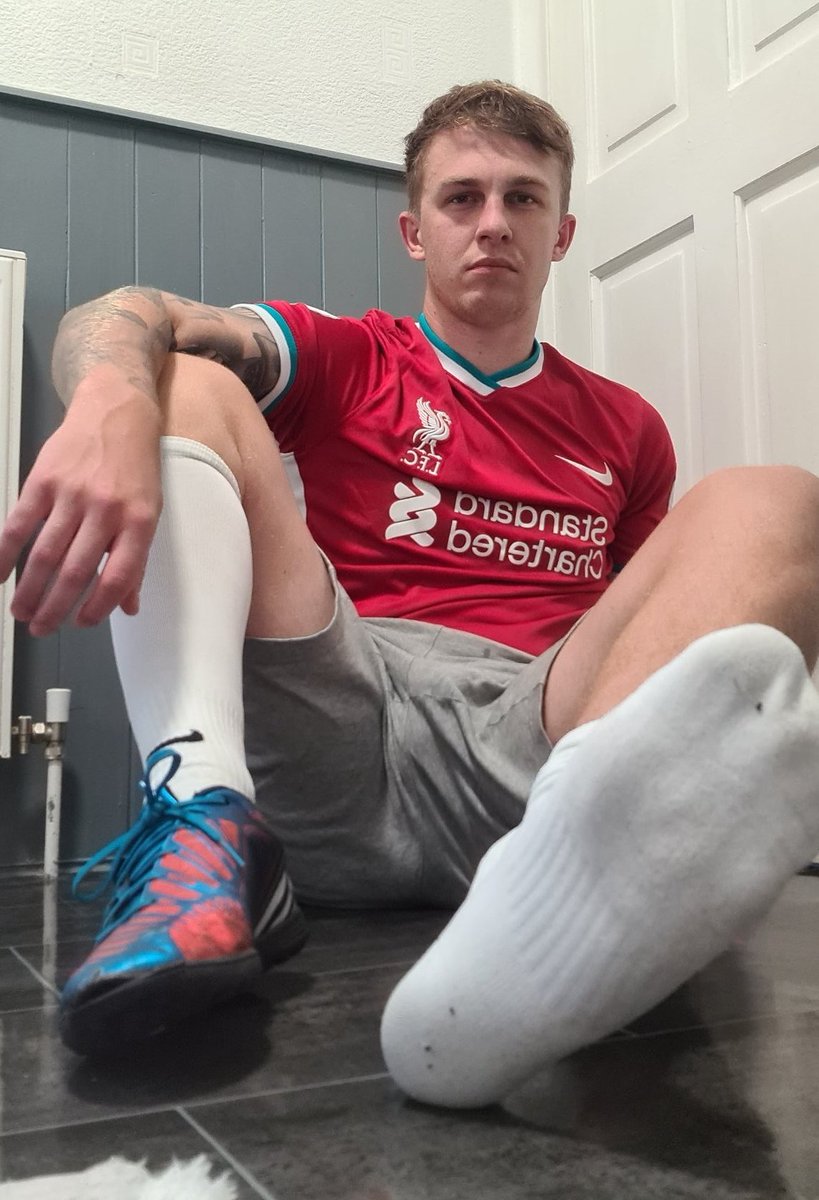 AlphaMaleWorld1's tweet photo. When @masterbuxton15 returns home from a sweaty football match, he deserves a betas face to rest his feet on. Any takers? 🤔 https://t.co/BKO3553PpJ