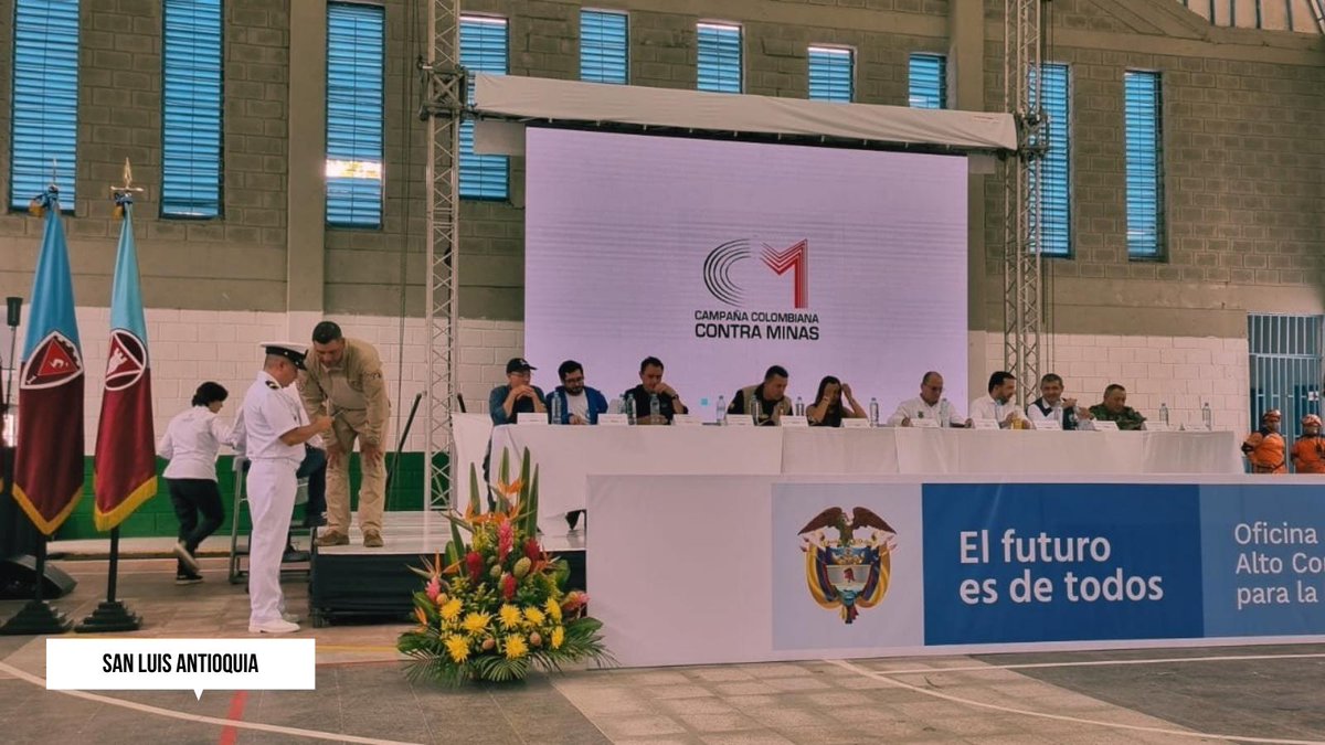COL_SIN_MINAS's tweet photo. Con grata felicidad y compromiso de una #ColombiaSinMinas podemos decir que el municipio de #Chigorodo en #Antioquia se encuentra ¡¡LIBRE DE SOSPECHA DE CONTAMINACIÓN POR ARTEFACTOS EXPLOSIVOS!!
Así se vivió la entrega @ComisionadoPaz @DescontaminaCO @minefreeworld https://t.co/C8VPZ6b9RK