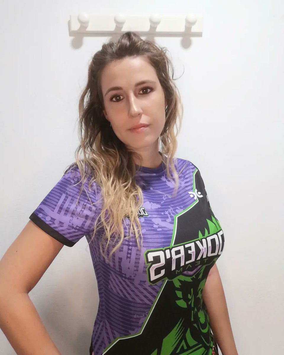 💚🎁GRACIAS🎁💚
Gracias a la pedazo de escudería de <a href="/Jokers_eTeam/">Joker's e-Team</a> x ste regalo, que he ganado en los SORTEOS que crean en sus redes. 
Sta vez he sido yo la afortunada, pero si quieres tener la misma suerte q yo, solo tienes que entrar  en sus redes ⬇️⬇️
<a href="/Jokers_eTeam/">Joker's e-Team</a> 
💚💚💚