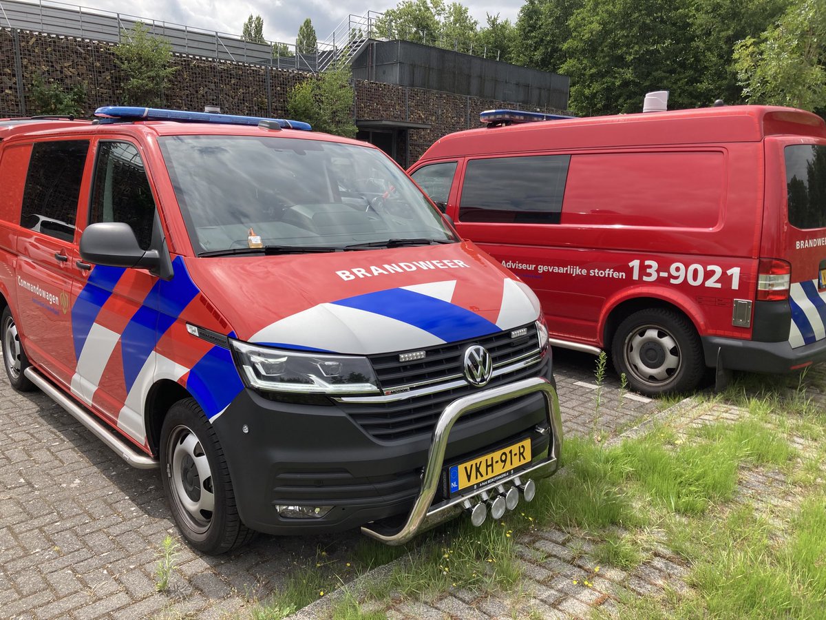 Tijgernest's tweet photo. De nieuwe bus van de #OVDZ. @KoppersGP je hebt niet alleen meer een eigen vergaderzaal, maar het hele #veiligheidscentrum is naar je vernoemd! #standplaats 👩🏼🚒👨🏼🚒🚒😸💪👍 https://t.co/WtlaLa8tVP