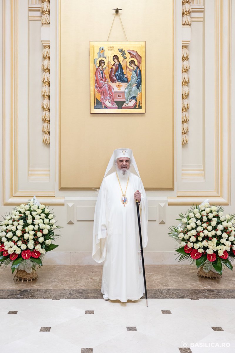 Patriarch Daniel, under the protection of the Most Holy Trinity.
C: <a href="/BasilicaPhotos/">Basilica.ro Photos</a>