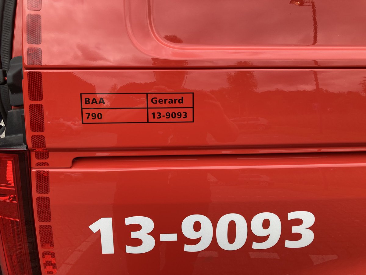 Tijgernest's tweet photo. De nieuwe bus van de #OVDZ. @KoppersGP je hebt niet alleen meer een eigen vergaderzaal, maar het hele #veiligheidscentrum is naar je vernoemd! #standplaats 👩🏼🚒👨🏼🚒🚒😸💪👍 https://t.co/WtlaLa8tVP