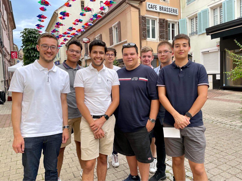 jeunesreps68's tweet photo. ☂️Les @jeunesreps68 étaient ce soir à #Masevaux pour le marché festif de la commune ! 

🙏🏼Merci au Maire et au président de fédération Maxime Beltzung pour son accueil ! Nous avons pu discuter avec lui du rôle des élus locaux ainsi que du futur de notre mouvement ! 

@jeunesreps https://t.co/wbXOetVA00