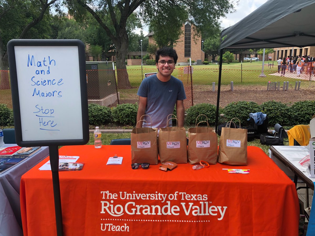 UTRGVUTeach's tweet photo. Beautiful day to do some @utrgv @uteach recruiting! #TryUTeach https://t.co/PH0lGK4Jgo