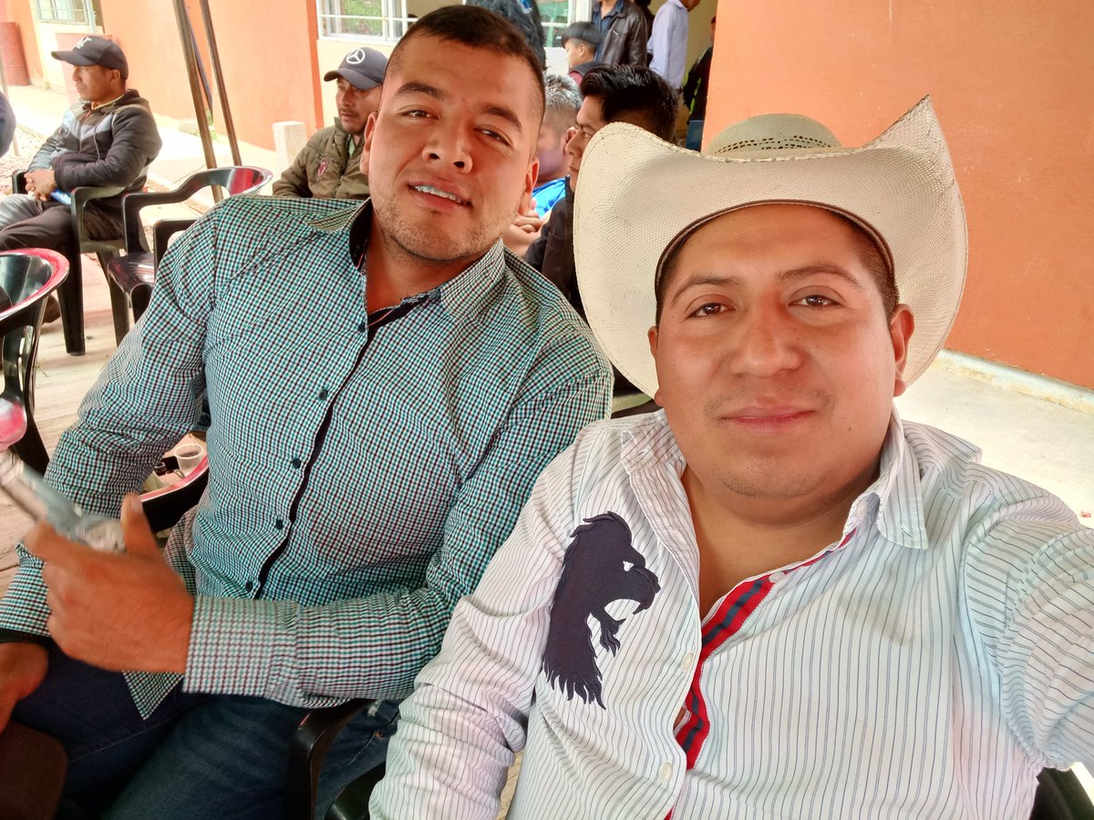 moctealvarez's tweet photo. Invitado especial en la clausura de la comunidad Rancho Narvaez #Chamula 

M Felicidades a las y los egresados. https://t.co/DKrgwCjbOO