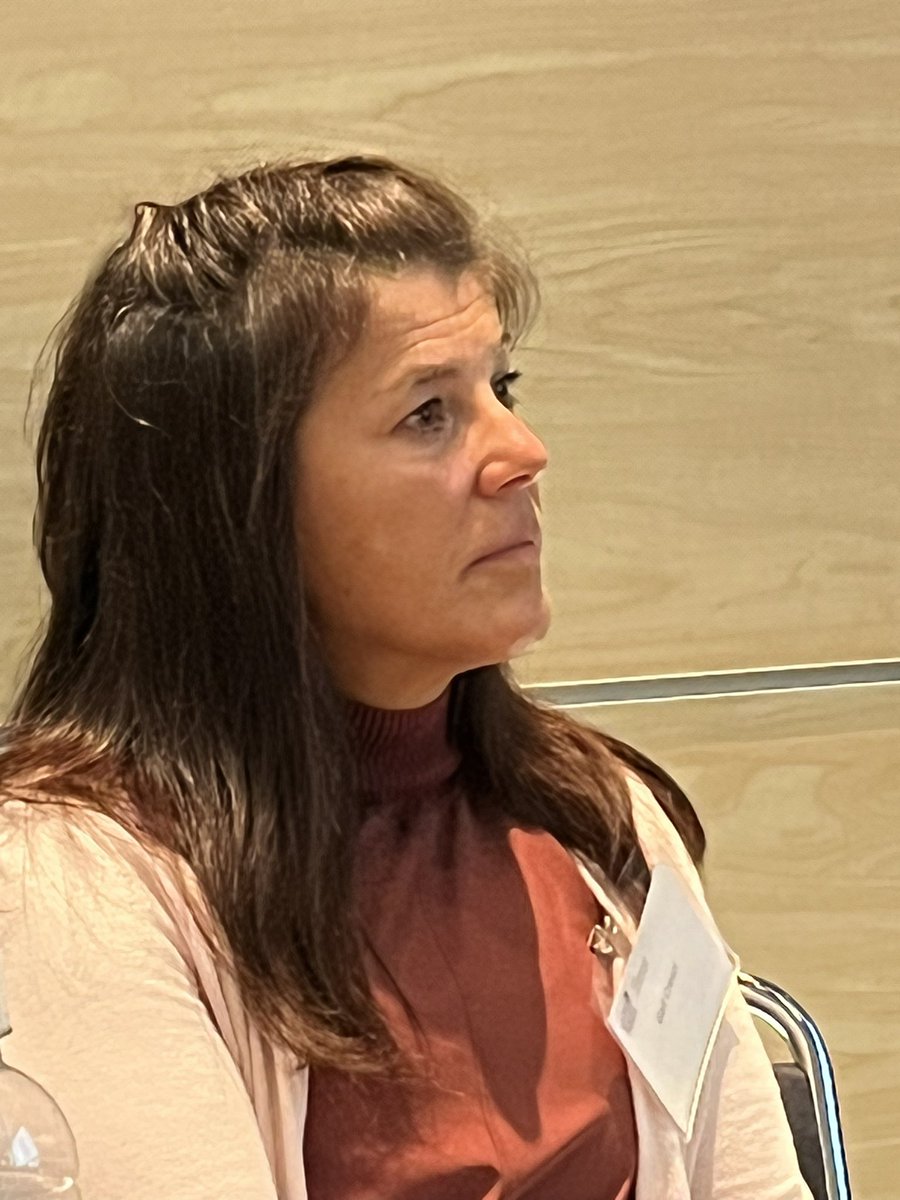 caseccc's tweet photo. Looking toward the future for development of pharmaceuticals and dietary approaches that can target non-beneficial microbiomes and create beneficial microbiomes @caseccc ASR. Drs Cresci, Nemet, Burgener, and Massey @CCLRI #CancerResearch #casesom https://t.co/isKoo85d2V