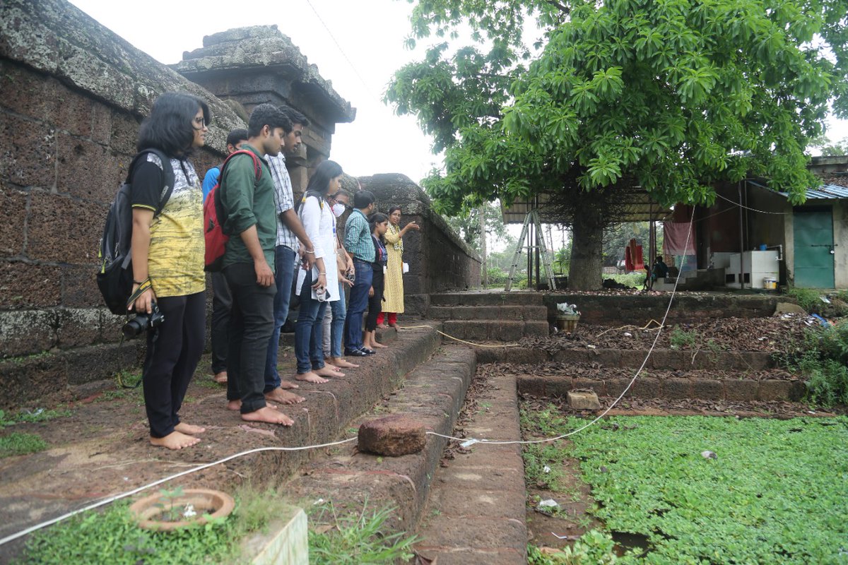 Senapatibaishu's tweet photo. Mission Amrit Sarovar-Jal Dharohar Sanrakshan- AICTE Internship
DAY-07(22/7/2022)
Team: OUTR, Bhubaneswar.
A nearby ASI maintained Megheswar Temple water body for the reference. Few samples at the perimeter of tank and more measurements are taken.
#MissionAmritSarovar https://t.co/L4OGZpmK2J