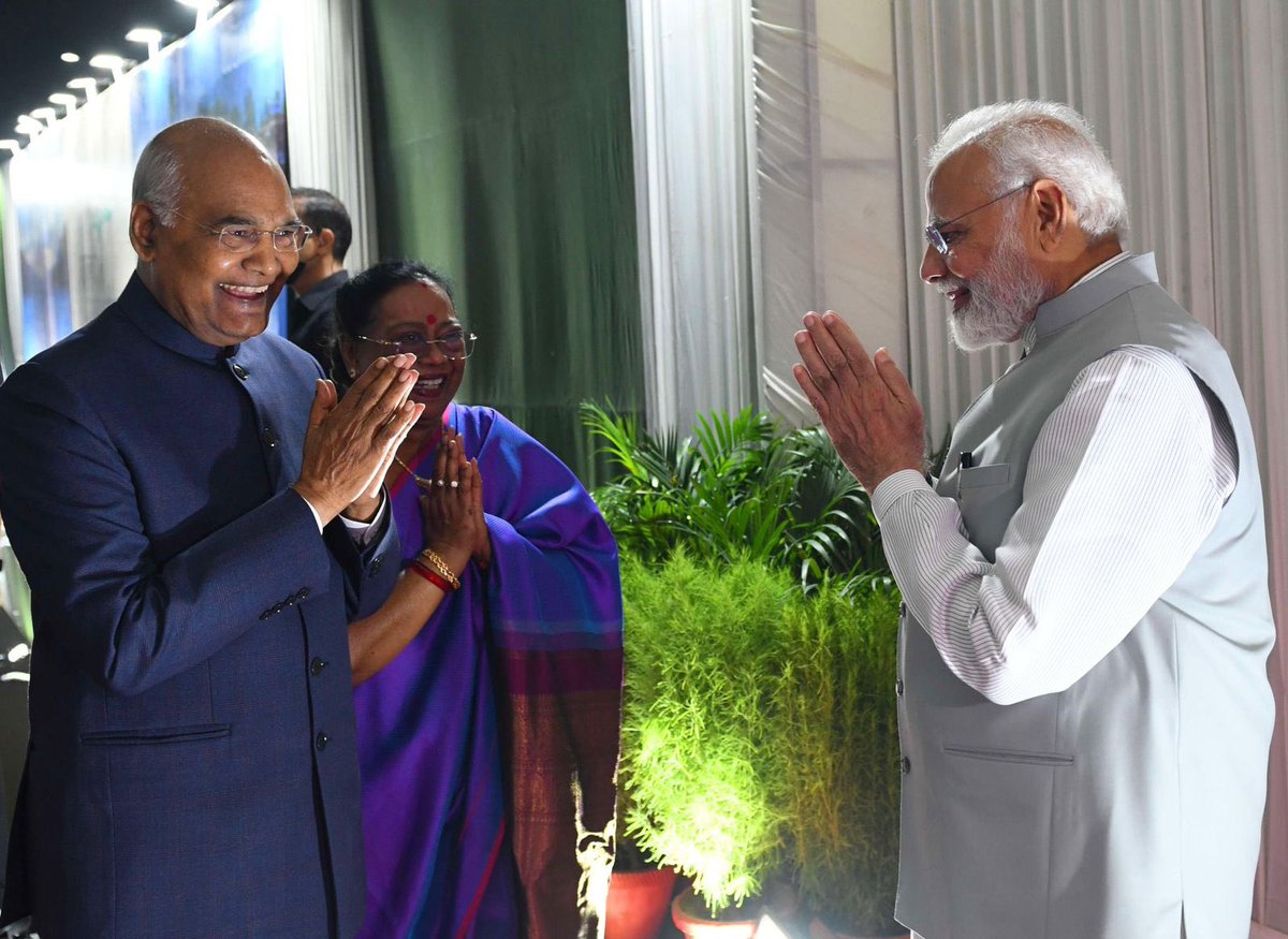 Dev_Fadnavis's tweet photo. Happy to be part of dinner hosted by Hon PM @narendramodi ji in the honour of Hon President Kovind ji with CM Eknathrao Shinde,leaders &amp; Union Ministers.
Newly elected President Smt. Droupadi Murmu ji,Hon VP @MVenkaiahNaidu ji,Padma awardees,tribal community leaders were present. https://t.co/K3Osd7iDKy