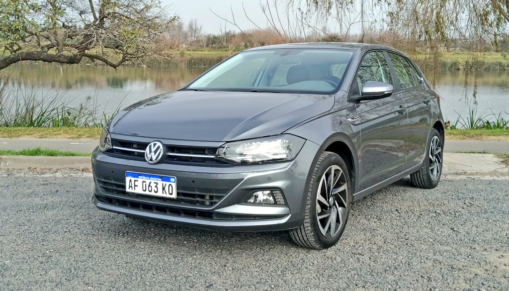 CESVI's tweet photo. Probando el nuevo #Volkswagen Polo Highline que incorpora detector de fatiga, monitoreo de presión de neumáticos y el sistema multimedia #VWPlay. https://t.co/uG37XplwhF