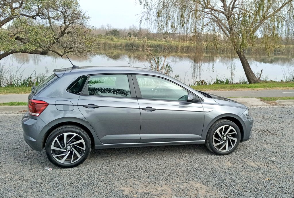 CESVI's tweet photo. Probando el nuevo #Volkswagen Polo Highline que incorpora detector de fatiga, monitoreo de presión de neumáticos y el sistema multimedia #VWPlay. https://t.co/uG37XplwhF