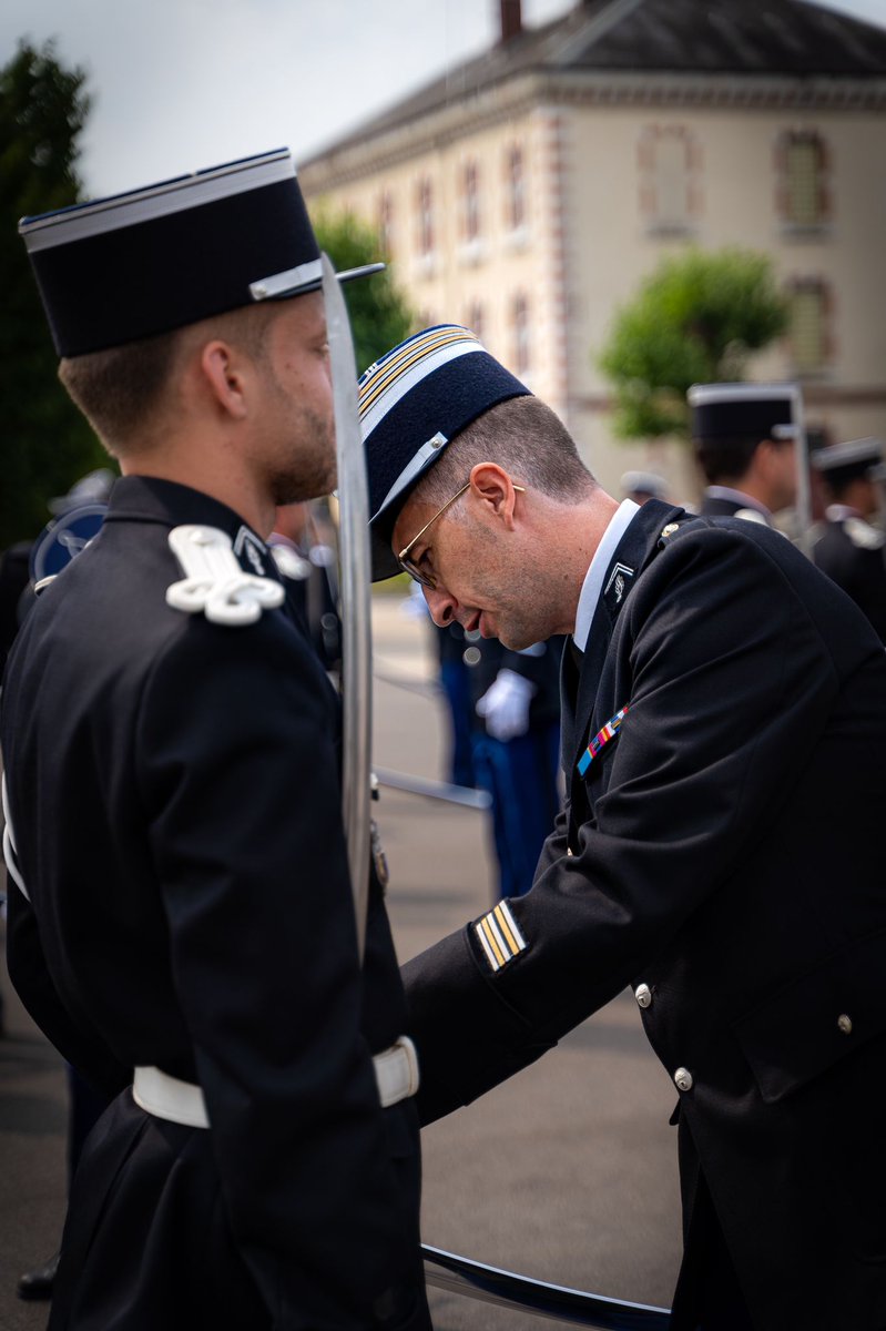 c1_eogn's tweet photo. Très belle cérémonie de sortie de la #promotion des #EOR ce matin à l'#EOGN 👏👌
Merci aux familles, amis, parrains qui soutiennent cet engagement pour la sécurité de tous auprès de nos brigades de @gendarmerie
@reserves_gend 
#FiersDeNosRéservistes
#FortDeNosRéservistes https://t.co/Edt9YQVTYa