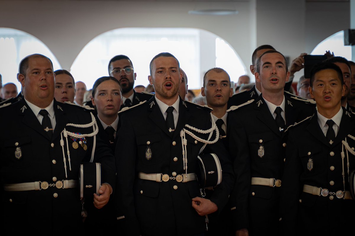 c1_eogn's tweet photo. Très belle cérémonie de sortie de la #promotion des #EOR ce matin à l'#EOGN 👏👌
Merci aux familles, amis, parrains qui soutiennent cet engagement pour la sécurité de tous auprès de nos brigades de @gendarmerie
@reserves_gend 
#FiersDeNosRéservistes
#FortDeNosRéservistes https://t.co/Edt9YQVTYa