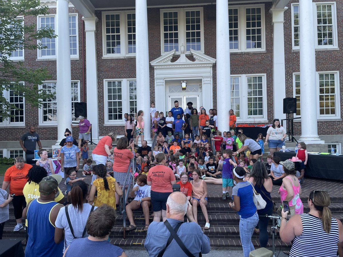 smccauley1287's tweet photo. 🎉 Last night will stick with me for a long time. The turnout we had for our block party far exceeded our expectations and everyone had such a great time! 🎉 

So many shoutouts to give… @the_johnyoung 

#ParisPride #communityschool #theplacetobe https://t.co/xGm7SVetTj