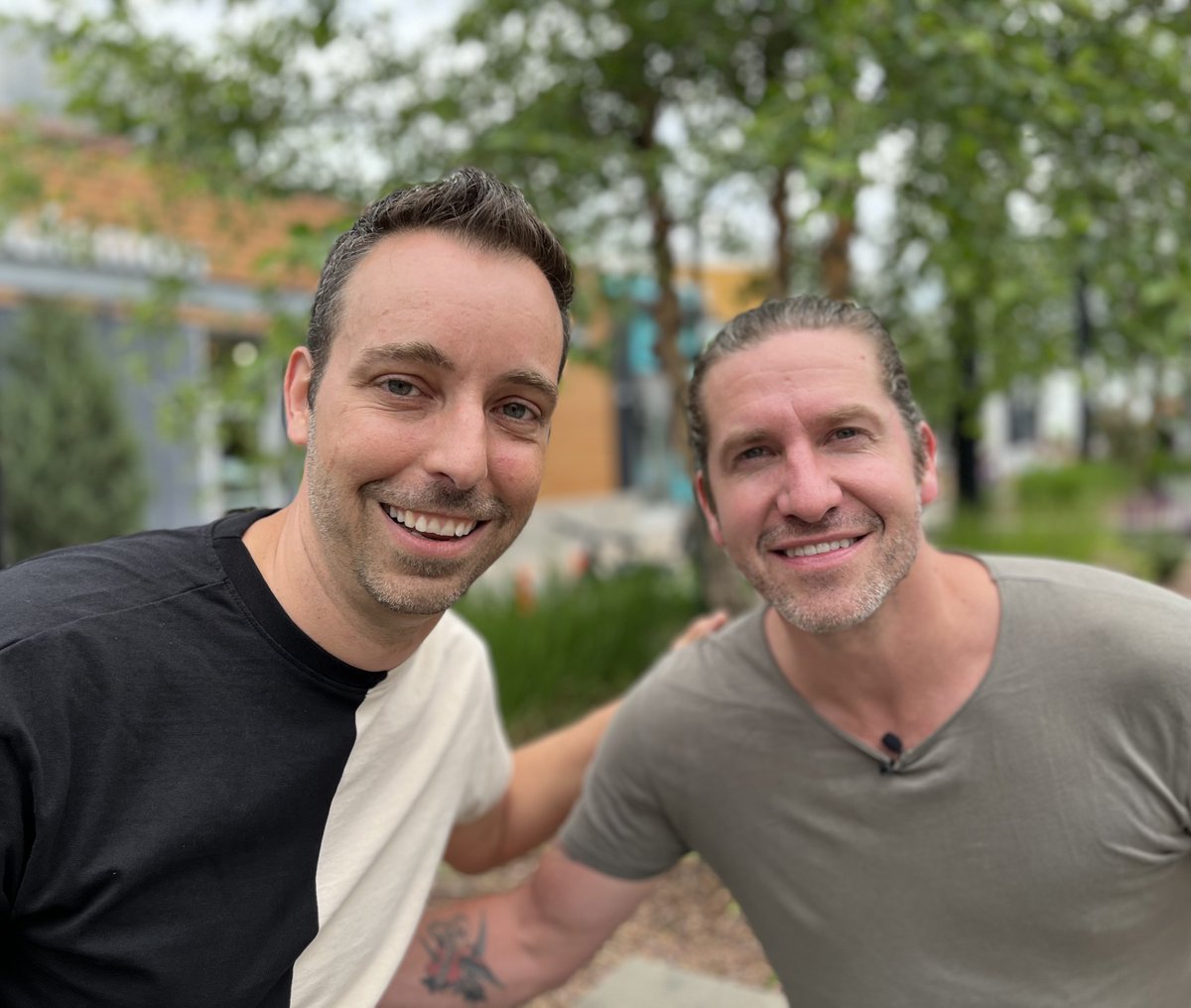 Notre stratège et consultant médias sociaux, <a href="/martin_rego/">Martin Rego</a>, s’est entretenu avec le chanteur <a href="/jtomalty/">Jonas Tomalty</a> sur son nouvel album, Undivided, et sur son processus de création! Voyez l’entrevue sur notre page Facebook. ✌️bit.ly/3J64n80