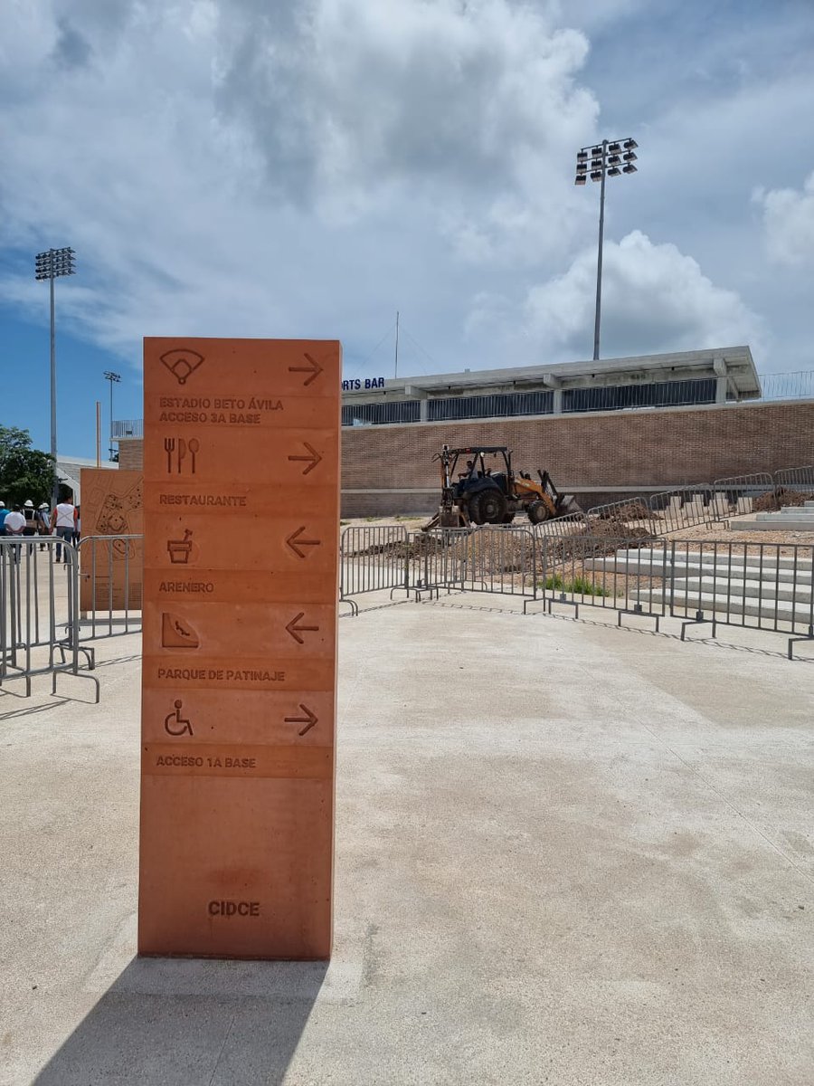 SEDATU_mx's tweet photo. Trabajamos en los últimos detalles del espacio público que construimos con el Programa de #MejoramientoUrbano en el Estadio Beto Ávila, en Cancún, #QuintanaRoo.

Tendrá arenero, locales, foro, skatepark, humedal y más. El secretario @MeyerFalcon supervisa avances.

#CancúnLate❤️ https://t.co/GmEJHtnw40