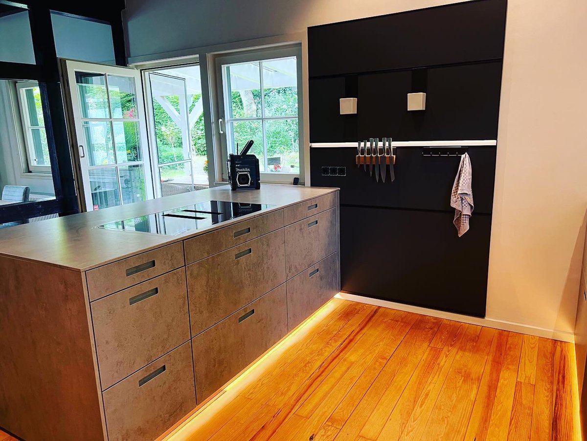 MichaBreitbach's tweet photo. #traumküche #next125 #ceramicbetongrau #glaslavaschwarz #cermicarbeitsplatte #vzug #combisteamer #berbel #muldenlüfter #quooker #derheißwasserkann #systemceram #zufriedenekunden #kreativeplanung #kuechenundwohngenuss #bymichaelbreitbach #andernach

https://t.co/E0rWz0HqVX https://t.co/UqlbjQFEJd