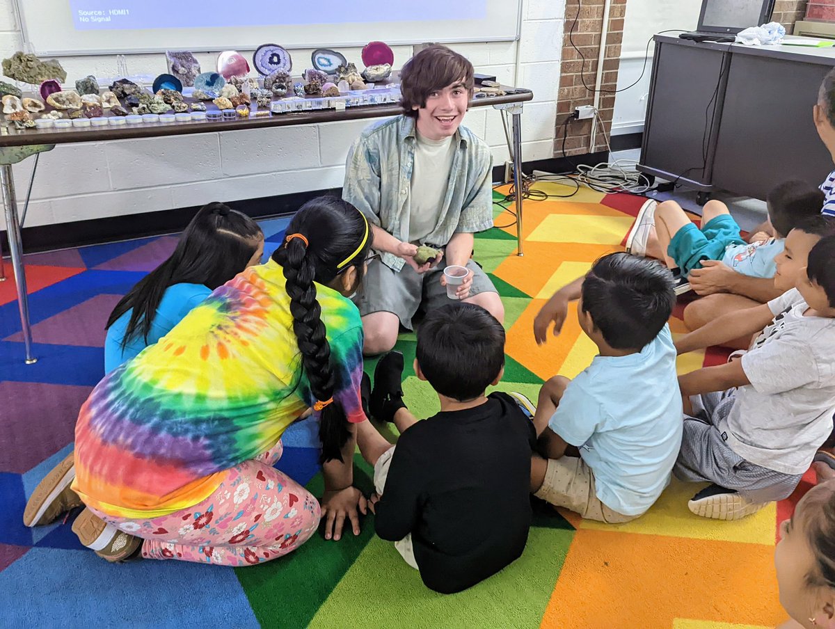 MNavalany's tweet photo. Learned a lot about rocks and minerals today from our special guest, (thanks @moranb409) and made lemonade! π What a fun day! Β #RBBisBIA #RBSummerLearning https://t.co/shduV4BMsa