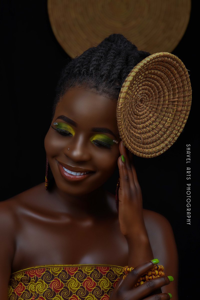 Attract what you expect, 
Reflect what you desire,
Become what you respect, 
Mirror what you admire.
#melaninpoppin #melanin

Photo by @connectshavel 
Make up by Maggie's Glam and Hairstyling
#photosofshavel
#connectshavel
#oxofkawempe